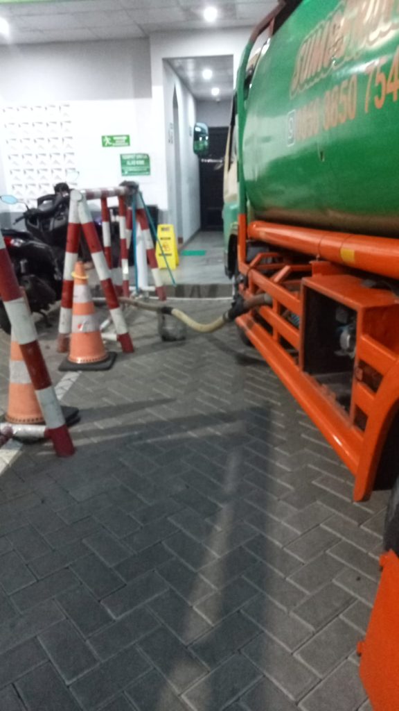 Jual Air Bersih dan Air Minum Se Jabodetabek | Melayani Isi Ulang Kolam Renang Se Jabodetabek | Abing Aldy Supplier Air Bersih | 085814916661